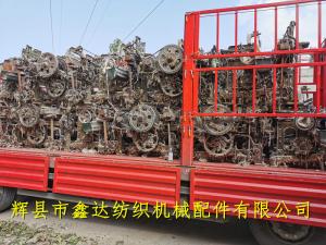 44寸全自動(dòng)織布機(jī)設(shè)備裝車(chē)